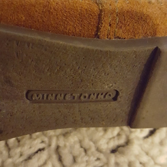 Minnetonka 3-layer Fringe Boots. - Picture 5 of 6